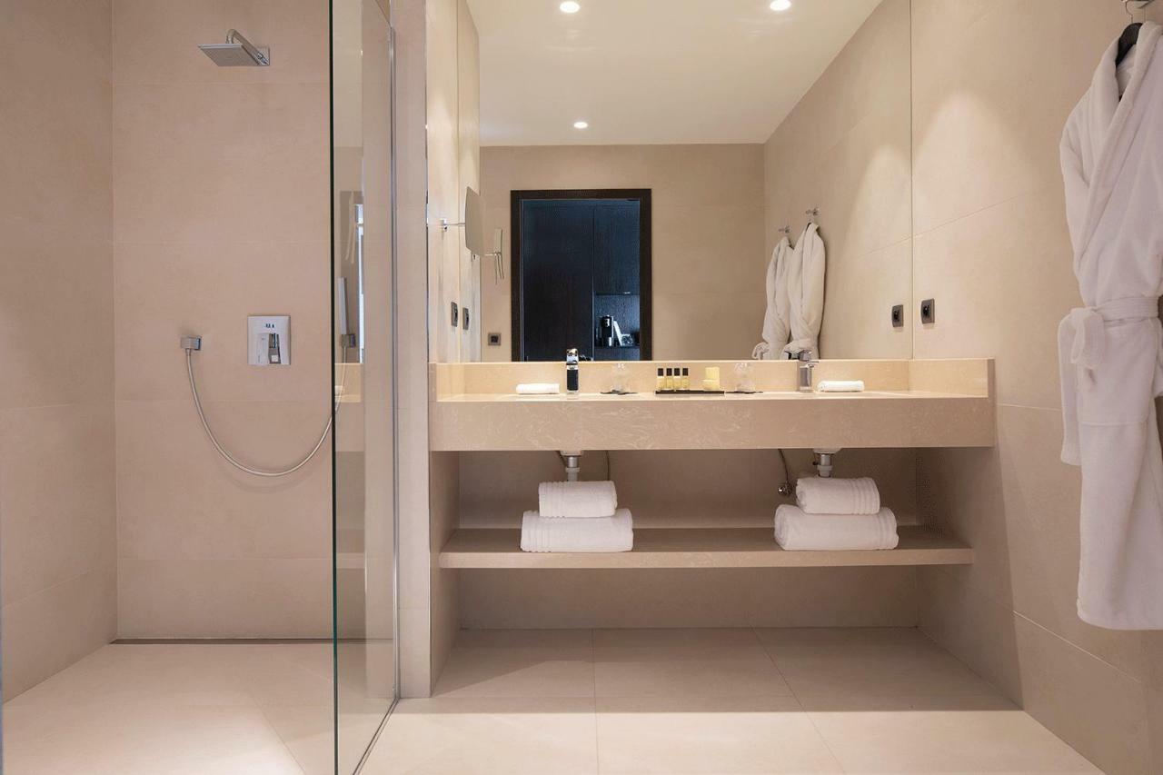 Royal Hainaut Spa & Resort Hotel Валенсиен Екстериор снимка