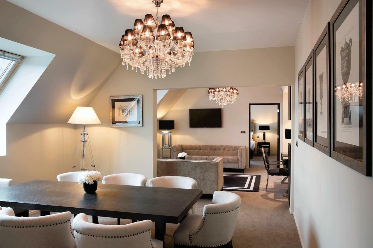 Royal Hainaut Spa & Resort Hotel Валенсиен Екстериор снимка